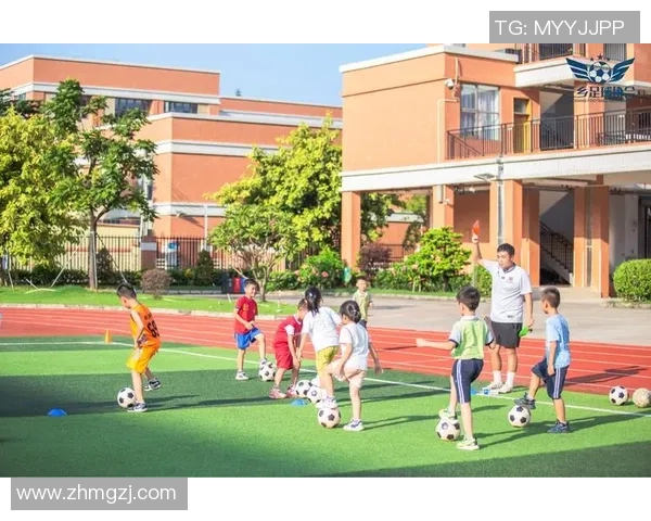 足球场上的女神风采特别帅气的足球明星女生引领潮流与梦想